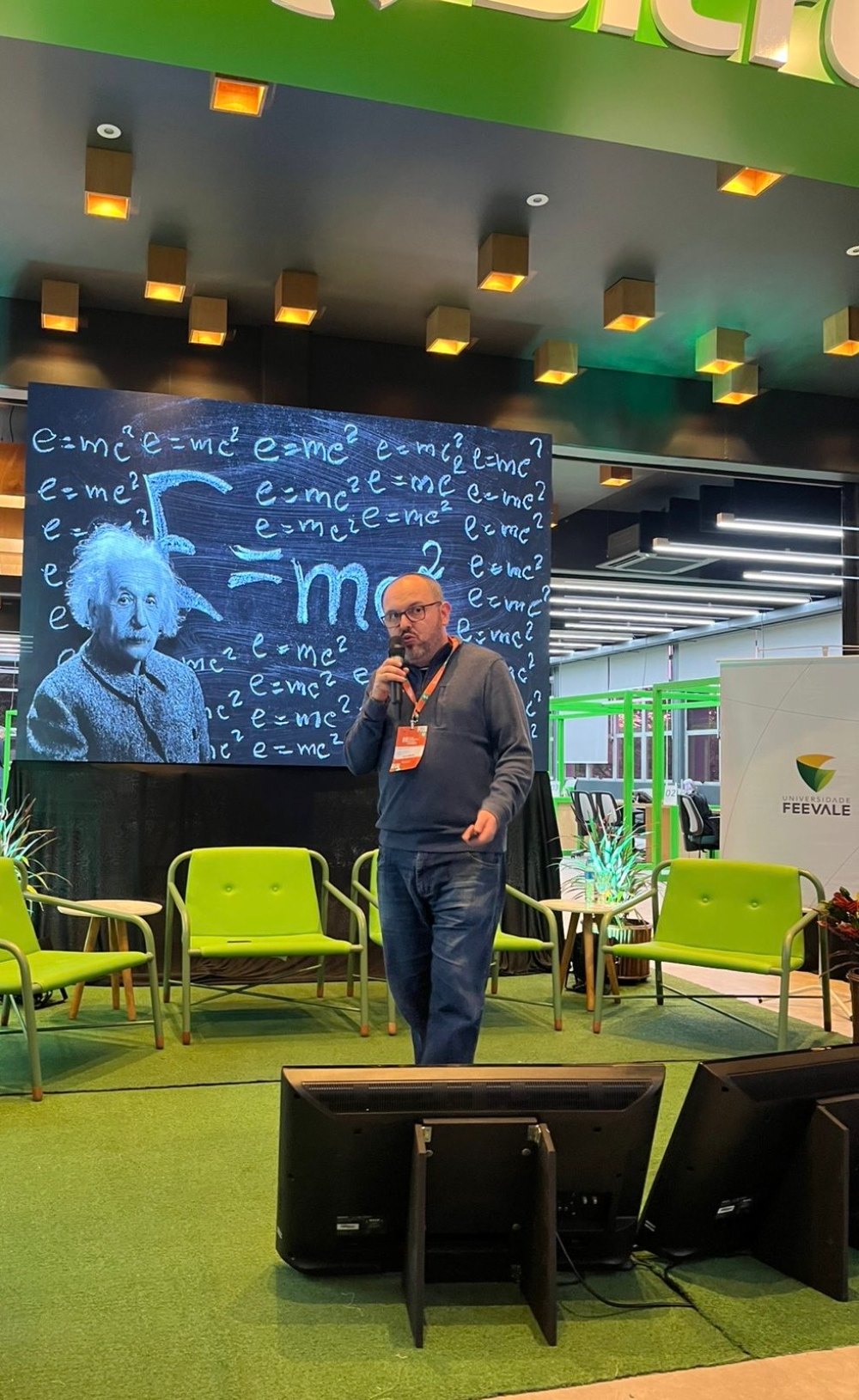 Palestra em summit universitário